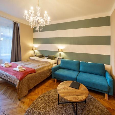 Dlouha Apartment With Balcony Prag Dış mekan fotoğraf