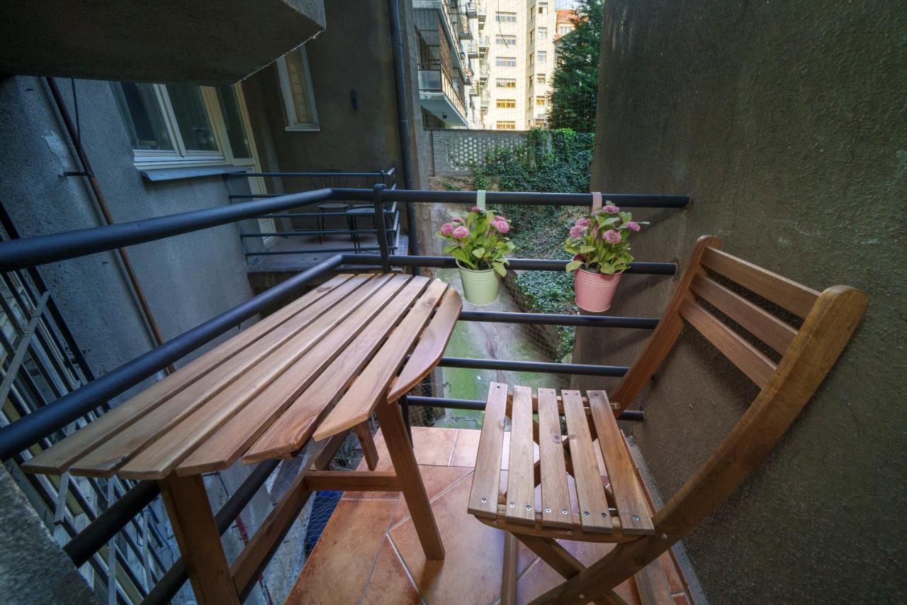 Dlouha Apartment With Balcony Prag Dış mekan fotoğraf