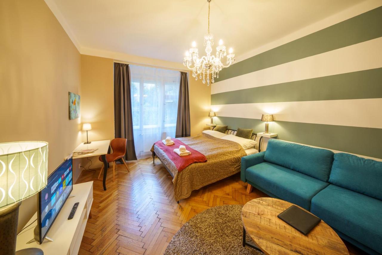 Dlouha Apartment With Balcony Prag Dış mekan fotoğraf