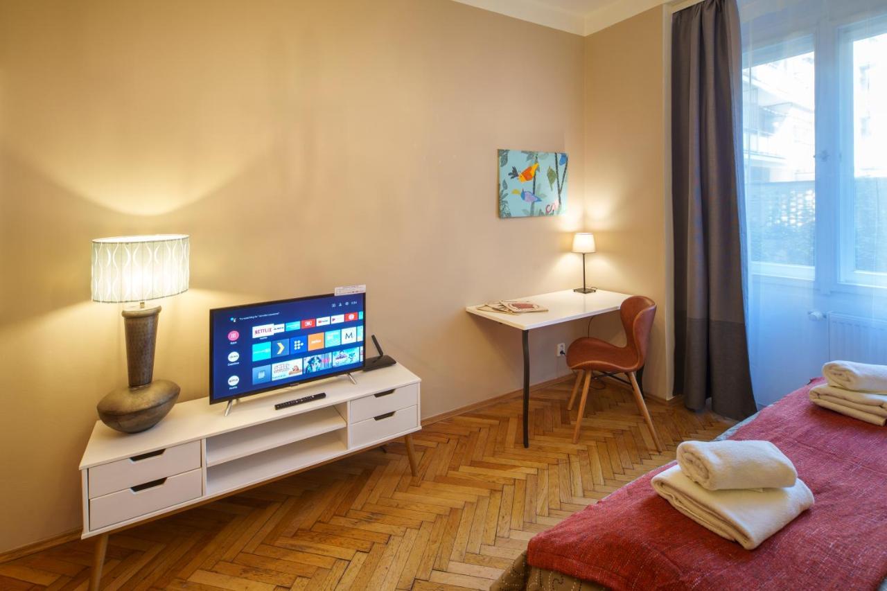 Dlouha Apartment With Balcony Prag Dış mekan fotoğraf